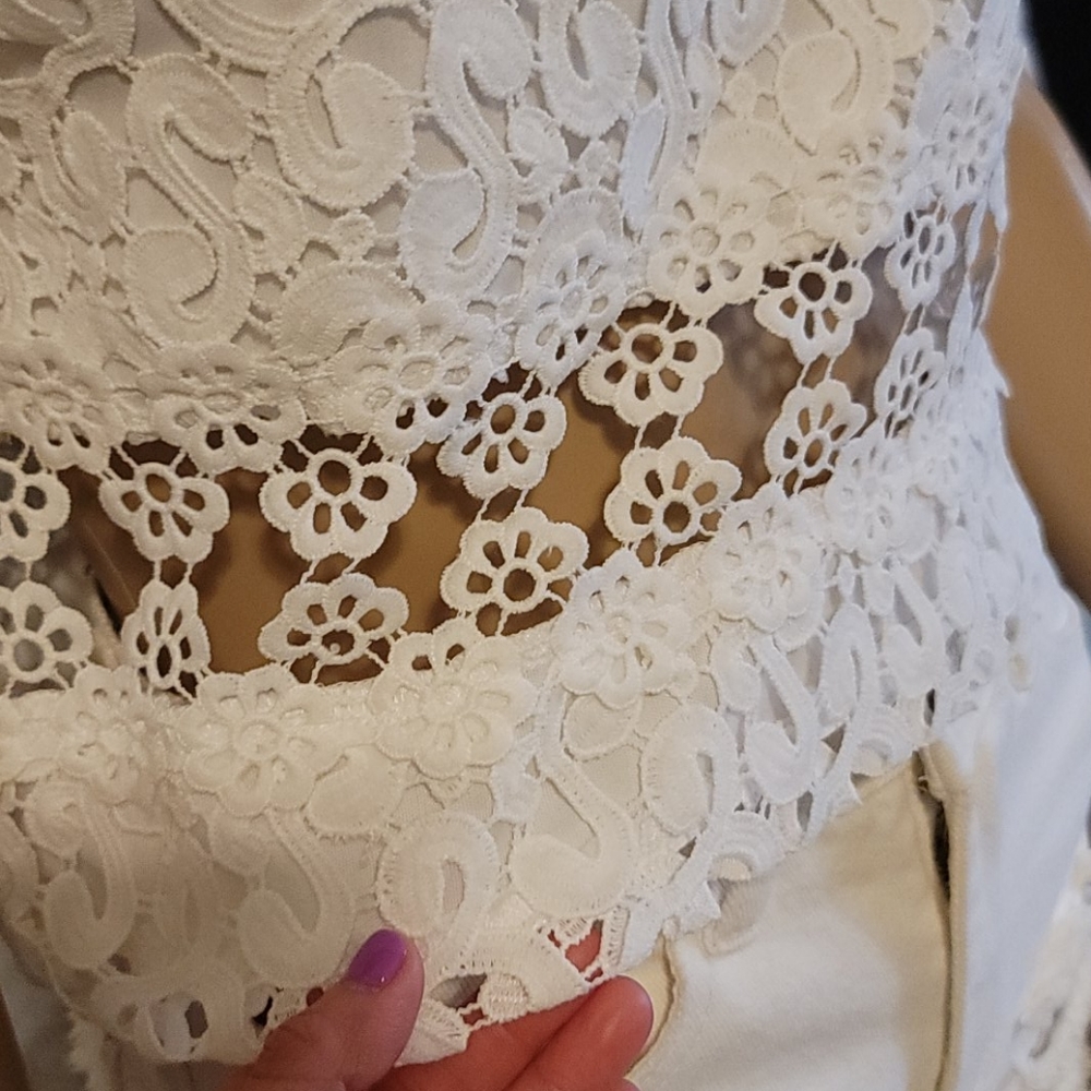 White top - Picture 3 of 9